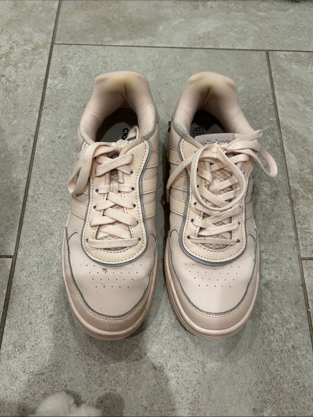 adidas Sneakers